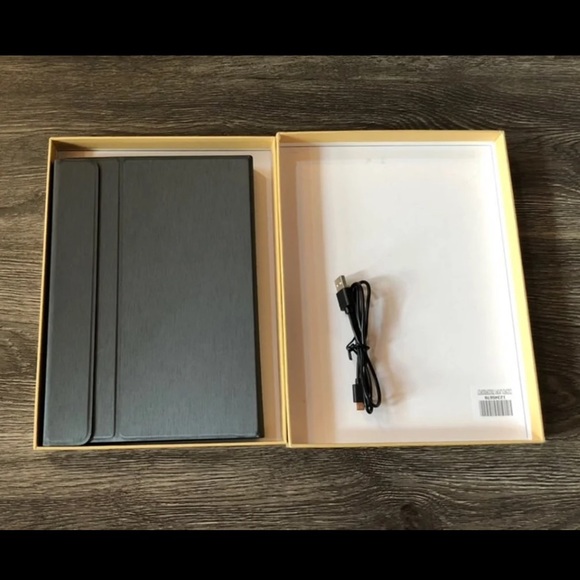 Tablet Keyboard Case - Picture 1 of 7